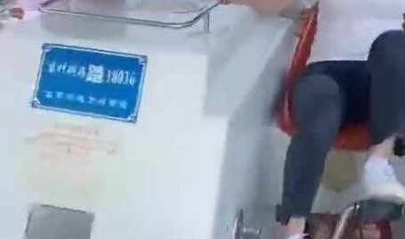 小姐姐晕船呕吐实拍图,小姐姐呕吐实拍，航海不适的真实写照