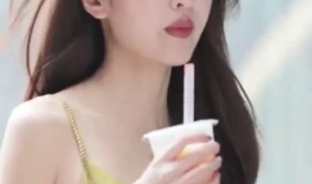 秀脖子小姐姐,小姐姐们的颈部保养秘籍